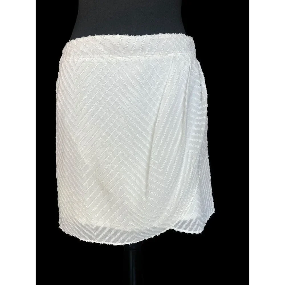 Lenny B. Paris Mini Skirt WOMEN 2, Chevron Textured White With Draped Detail BEA